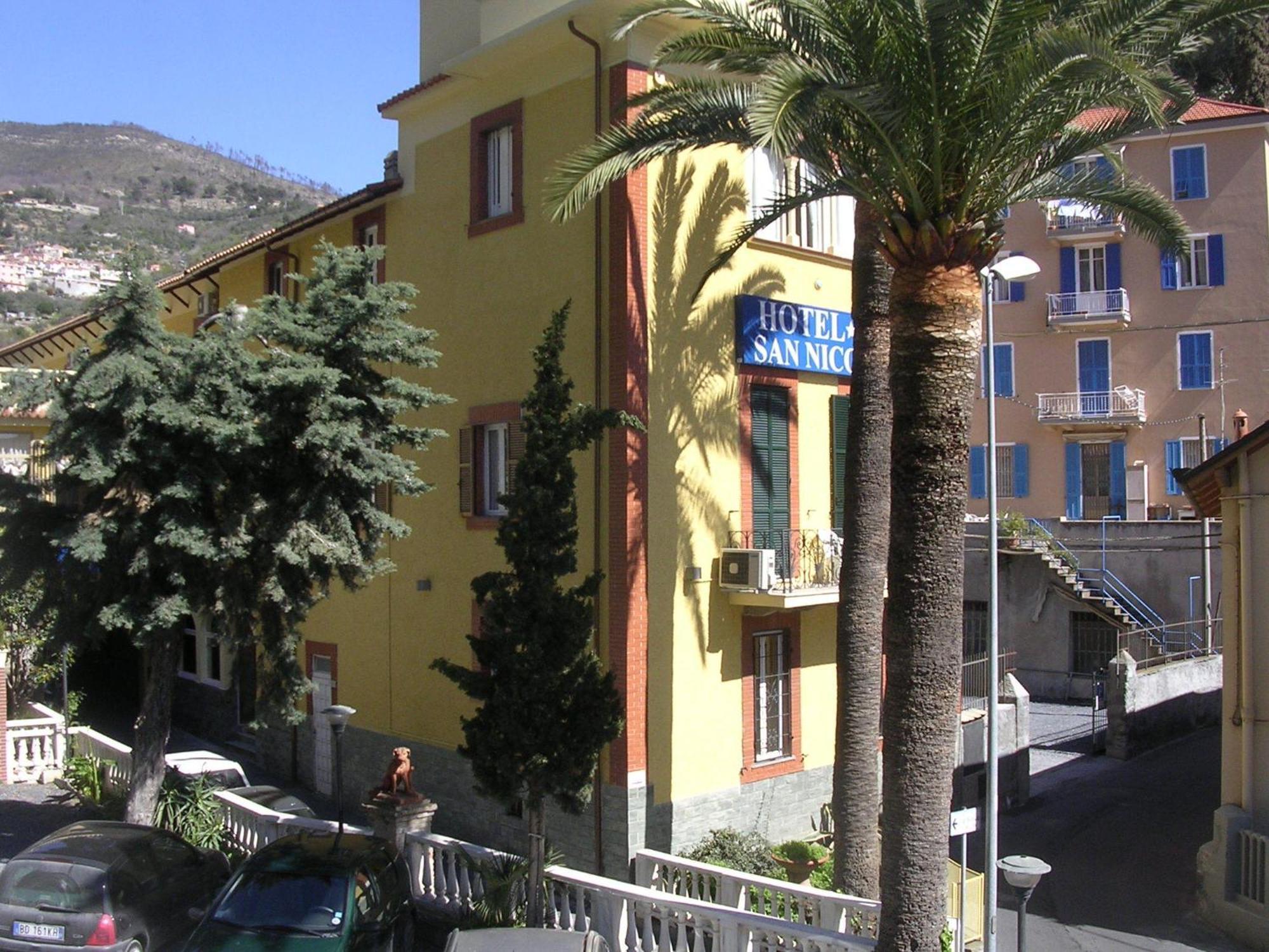 Hotel San Nicola Alassio Bagian luar foto